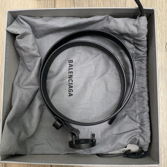 BALENCIAGA Circled BB Belt Color: Black (65) - Picture 3 of 6